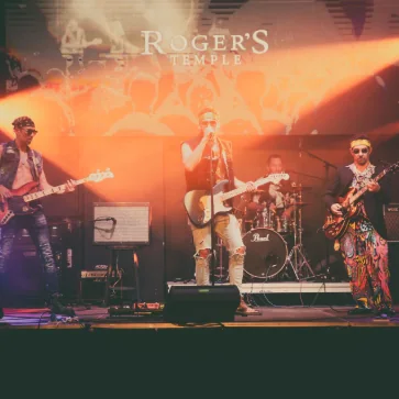 Band e sistema live durante una prova tour