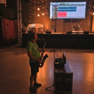 Sessione di registrazione sax con Pro Tools nello studio
